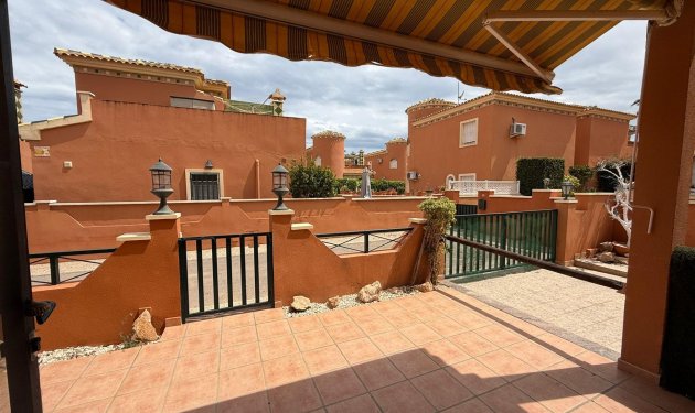 Resale - Chalet - Orihuela Costa - Playa Flamenca