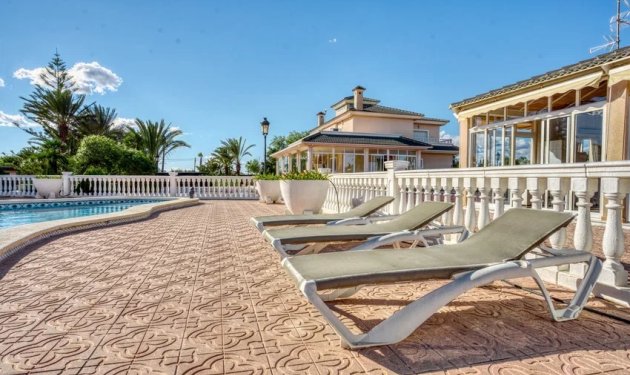 Resale - Villa - Elche