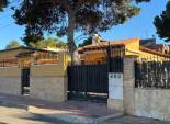 Resale - Chalet - Orihuela Costa - Punta Prima